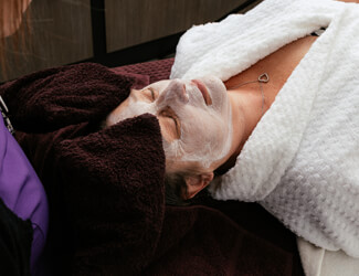 Relaxing facial treatment